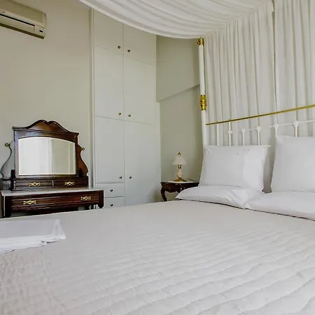 アパートホテル Emilia Luxury