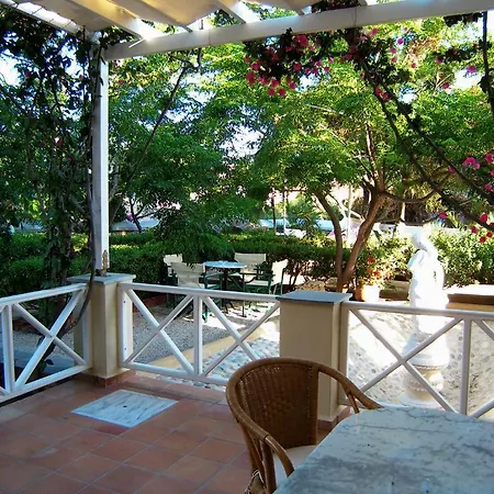 Emilia Luxury Μέγας Γιαλός-Νίτες