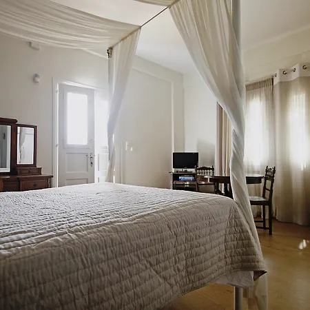Ξενοδοχείο με διαμερίσματα Emilia Luxury 4*
