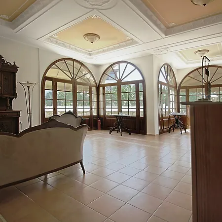 Emilia Luxury Mégas Yialós-Nítes